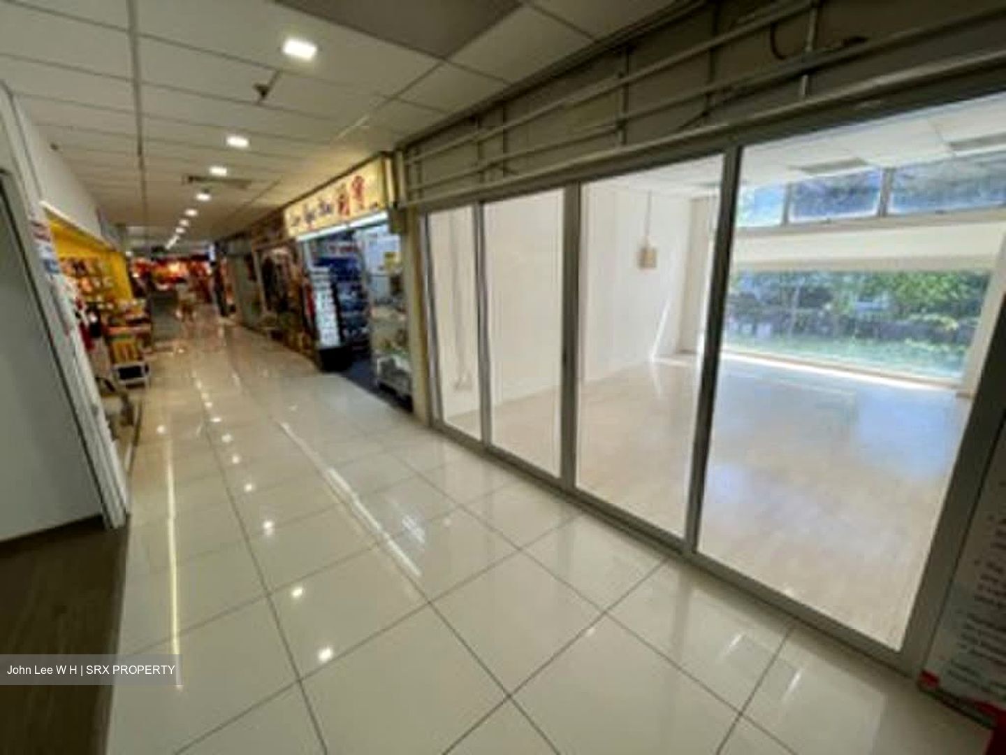 Holland Road Shopping Centre (D10), Retail #595002401